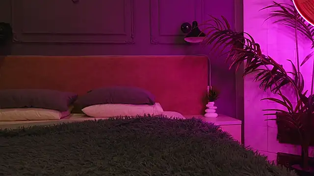 Snapshot of Liv_Fay chatting on November 6, 1:56 pm Liv Fay online show from November 6, 1:56 pm