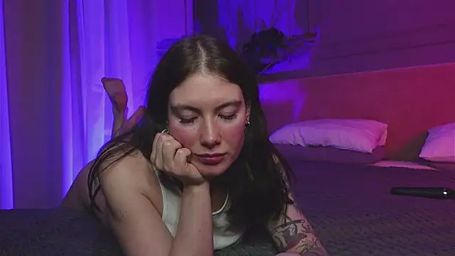 Snapshot of Liv_Fay chatting on November 13, 3:22 pm Liv Fay online show from November 13, 3:22 pm