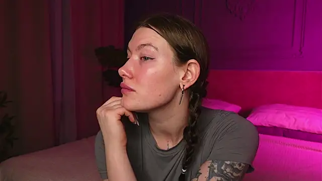 Snapshot of Liv_Fay chatting on November 29, 1:36 pm Liv Fay online show from November 29, 1:36 pm