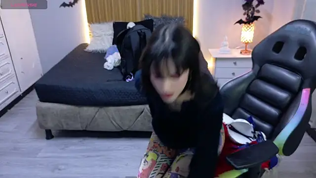 Snapshot of sailor_moon07 chatting on October 4, 4:54 am sailor moon07 online show from October 4, 4:54 am