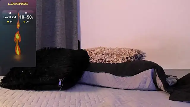 Snapshot of DerekOlsen chatting on December 6, 5:42 am DerekOlsen online show from December 6, 5:42 am