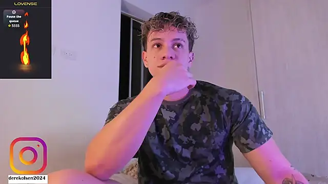 Snapshot of DerekOlsen chatting on September 9, 3:06 am DerekOlsen online show from September 9, 3:06 am