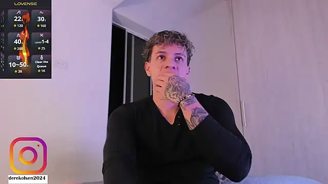 Snapshot of DerekOlsen chatting on September 19, 2:46 am DerekOlsen online show from September 19, 2:46 am