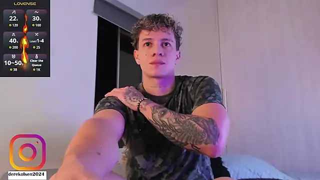 Snapshot of DerekOlsen chatting on September 20, 2:56 am DerekOlsen online show from September 20, 2:56 am