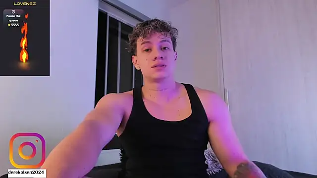 Snapshot of DerekOlsen chatting on September 22, 2:35 am DerekOlsen online show from September 22, 2:35 am