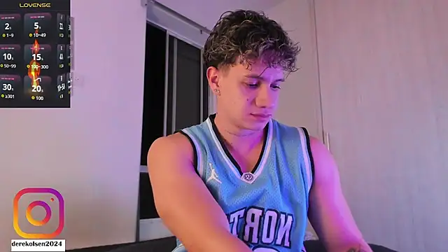 Snapshot of DerekOlsen chatting on September 23, 2:14 am DerekOlsen online show from September 23, 2:14 am