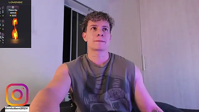 Snapshot of DerekOlsen chatting on September 24, 2:37 am DerekOlsen online show from September 24, 2:37 am