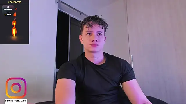 Snapshot of DerekOlsen chatting on October 9, 2:31 am DerekOlsen online show from October 9, 2:31 am