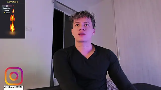 Snapshot of DerekOlsen chatting on October 11, 3:06 am DerekOlsen online show from October 11, 3:06 am