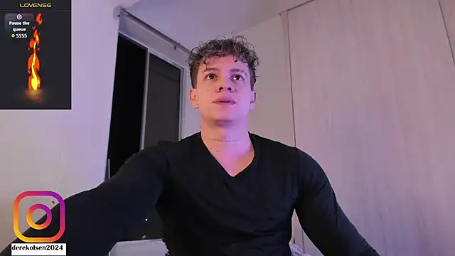 Snapshot of DerekOlsen chatting on October 16, 2:12 am DerekOlsen online show from October 16, 2:12 am