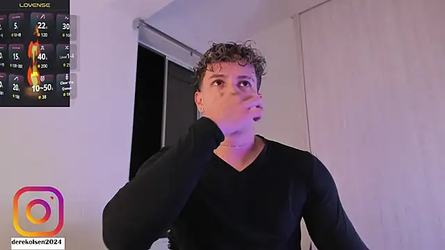 Snapshot of DerekOlsen chatting on October 19, 2:23 am DerekOlsen online show from October 19, 2:23 am