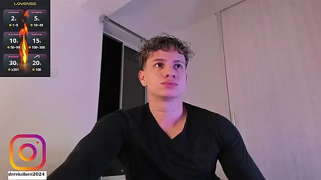 Snapshot of DerekOlsen chatting on October 21, 3:18 am DerekOlsen online show from October 21, 3:18 am