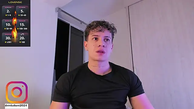 Snapshot of DerekOlsen chatting on October 28, 1:09 am DerekOlsen online show from October 28, 1:09 am