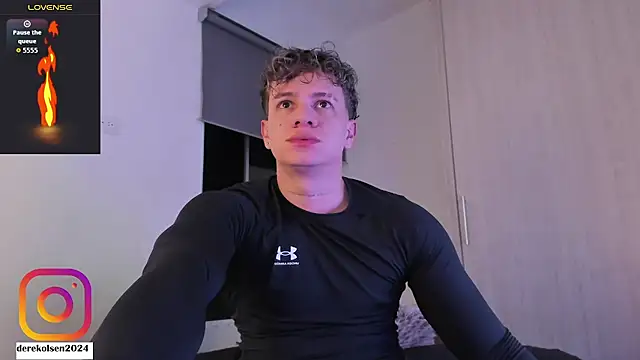 Snapshot of DerekOlsen chatting on November 9, 1:37 am DerekOlsen online show from November 9, 1:37 am