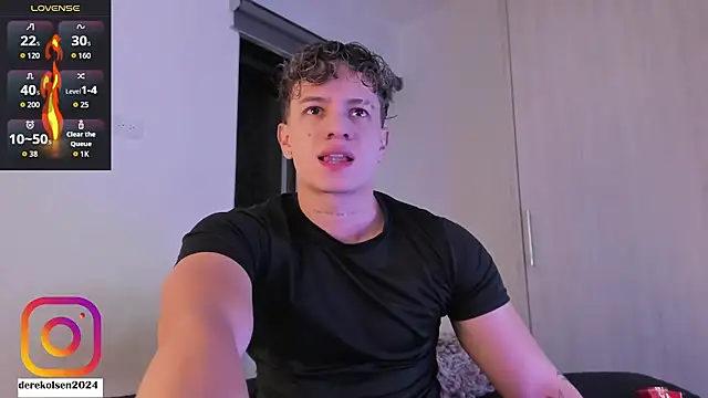 Snapshot of DerekOlsen chatting on November 10, 1:04 am DerekOlsen online show from November 10, 1:04 am