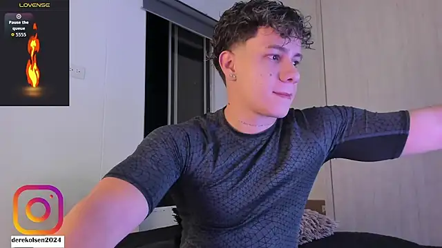 Snapshot of DerekOlsen chatting on November 15, 1:14 am DerekOlsen online show from November 15, 1:14 am