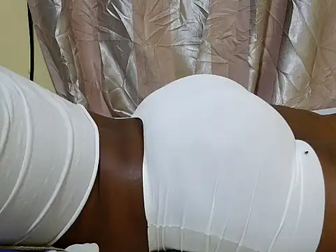 Snapshot of faista_jude chatting on February 21, 4:40 am faista jude online show from February 21, 4:40 am