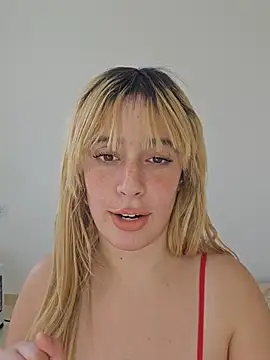 Snapshot of Massa8 chatting on December 3, 11:55 am Massa8 online show from December 3, 11:55 am