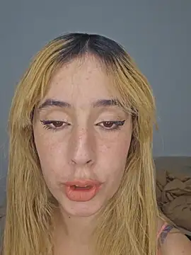 Snapshot of Massa8 chatting on December 3, 8:06 pm Massa8 online show from December 3, 8:06 pm