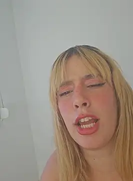 Snapshot of Massa8 chatting on December 10, 1:11 pm Massa8 online show from December 10, 1:11 pm