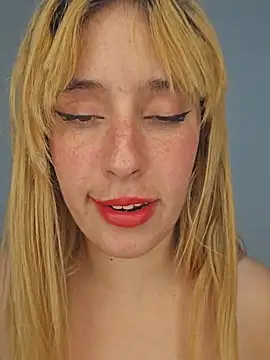 Snapshot of Massa8 chatting on December 10, 11:40 pm Massa8 online show from December 10, 11:40 pm