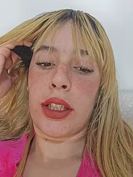 Snapshot of Massa8 chatting on December 13, 11:17 pm Massa8 online show from December 13, 11:17 pm