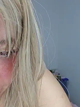 Snapshot of Massa8 chatting on November 9, 8:07 pm Massa8 online show from November 9, 8:07 pm