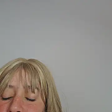 Snapshot of Massa8 chatting on November 22, 4:11 am Massa8 online show from November 22, 4:11 am