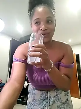 CREAMYCUPCAKExxx online show from January 17, 9:39 pm