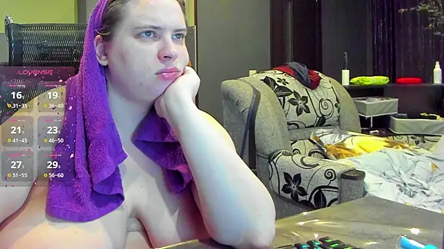 Snapshot of 1lindsey1 chatting on September 13, 6:35 am 1lindsey1 online show from September 13, 6:35 am