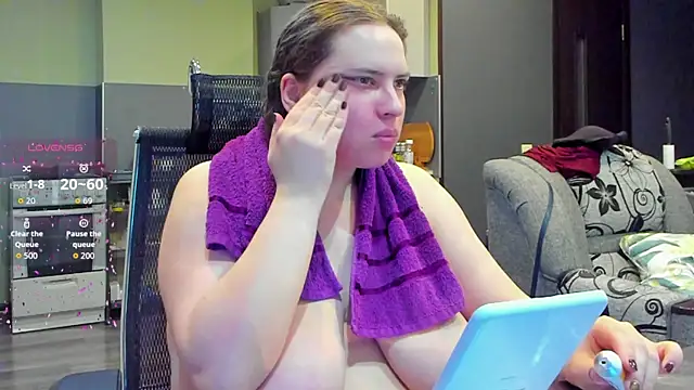 Snapshot of 1lindsey1 chatting on November 3, 11:11 am 1lindsey1 online show from November 3, 11:11 am