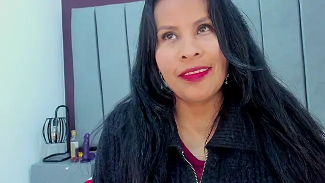 Snapshot of Anthonelaa__ chatting on March 3, 5:50 pm Anthonelaa online show from March 3, 5:50 pm