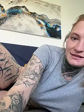 Snapshot of redNatified chatting on January 10, 9:34 am redNatified online show from January 10, 9:34 am