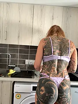 Snapshot of redNatified chatting on September 10, 9:09 am redNatified online show from September 10, 9:09 am