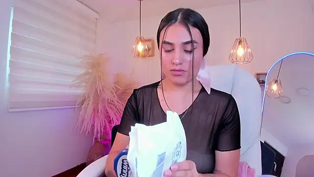 Snapshot of Alheli_16 chatting on November 21, 12:15 pm Alheli 16 online show from November 21, 12:15 pm