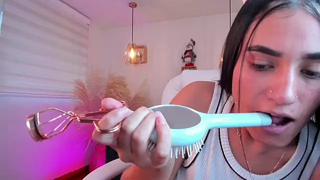 Snapshot of Alheli_16 chatting on November 26, 12:06 pm Alheli 16 online show from November 26, 12:06 pm