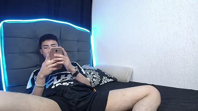 Snapshot of sexybat_twink chatting on December 23, 11:06 pm sexybat twink online show from December 23, 11:06 pm