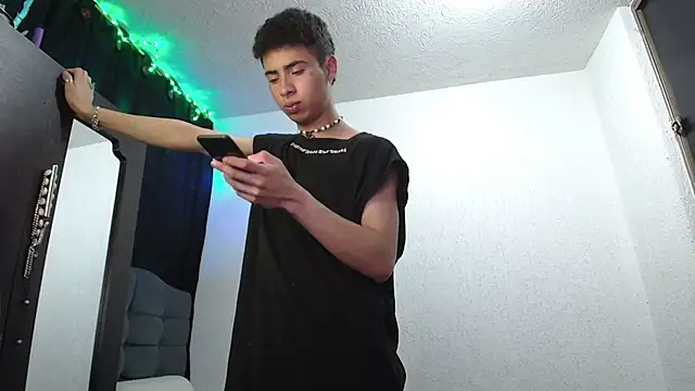 Snapshot of sexybat_twink chatting on January 16, 11:48 pm sexybat twink online show from January 16, 11:48 pm