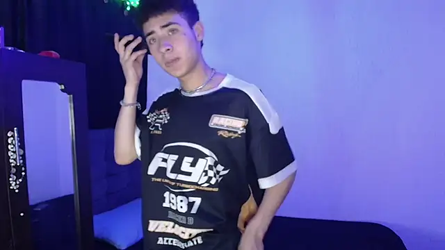 Snapshot of sexybat_twink chatting on January 21, 2:54 am sexybat twink online show from January 21, 2:54 am