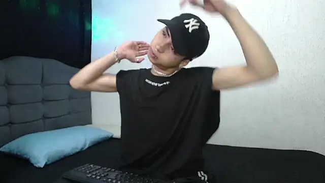 Snapshot of sexybat_twink chatting on January 23, 11:26 pm sexybat twink online show from January 23, 11:26 pm