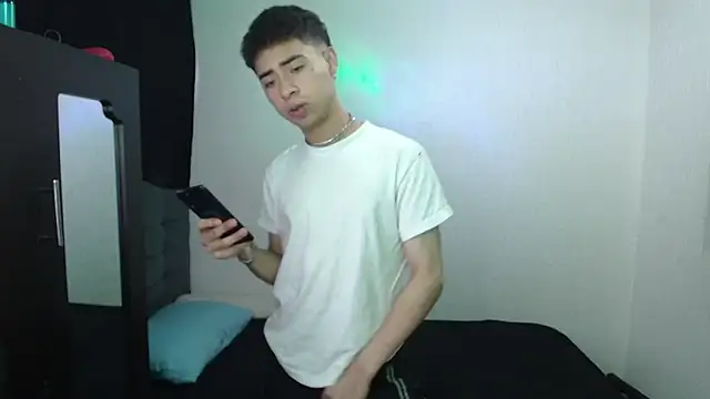 Snapshot of sexybat_twink chatting on January 26, 2:41 pm sexybat twink online show from January 26, 2:41 pm