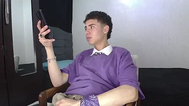 Snapshot of sexybat_twink chatting on January 31, 7:51 pm sexybat twink online show from January 31, 7:51 pm