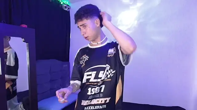 Snapshot of sexybat_twink chatting on February 8, 4:04 pm sexybat twink online show from February 8, 4:04 pm