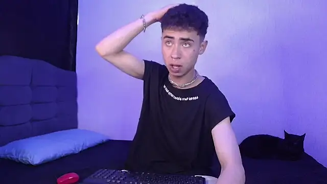 Snapshot of sexybat_twink chatting on February 9, 6:26 pm sexybat twink online show from February 9, 6:26 pm