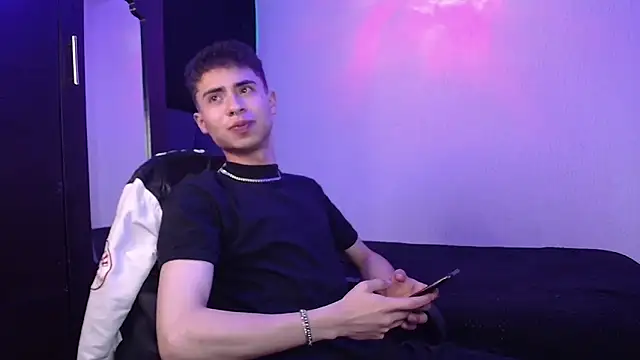 Snapshot of sexybat_twink chatting on February 11, 8:37 am sexybat twink online show from February 11, 8:37 am