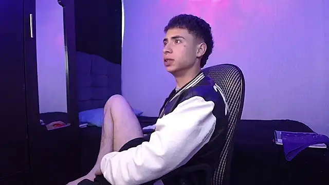 Snapshot of sexybat_twink chatting on February 11, 2:46 pm sexybat twink online show from February 11, 2:46 pm