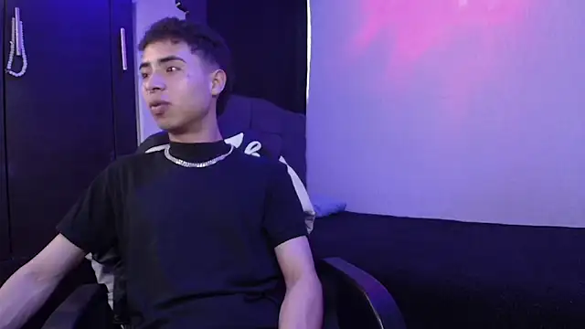 Snapshot of sexybat_twink chatting on February 12, 8:29 pm sexybat twink online show from February 12, 8:29 pm