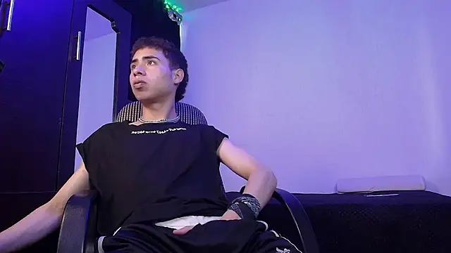 Snapshot of sexybat_twink chatting on February 24, 2:26 pm sexybat twink online show from February 24, 2:26 pm