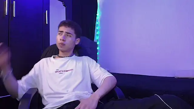 Snapshot of sexybat_twink chatting on February 26, 2:46 pm sexybat twink online show from February 26, 2:46 pm