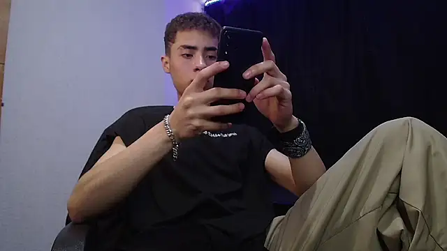 Snapshot of sexybat_twink chatting on March 14, 10:27 pm sexybat twink online show from March 14, 10:27 pm